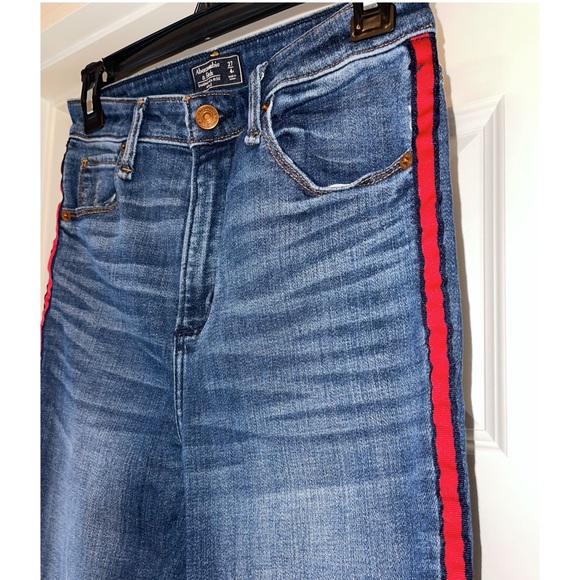 Abercrombie & Fitch high rise jeans with red stripe. Size 27/4. - Picture 3 of 6